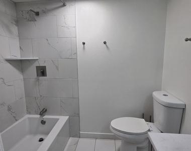 1011 E Ash Drive - Photo Thumbnail 7