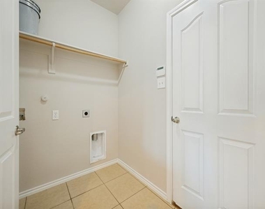 3213 Hornbeam Street - Photo Thumbnail 16