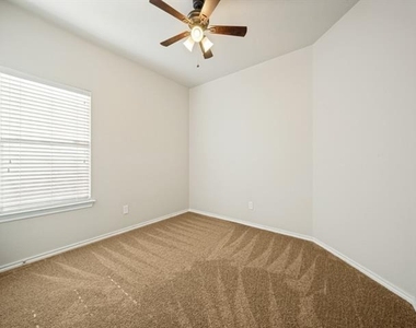 3213 Hornbeam Street - Photo Thumbnail 17