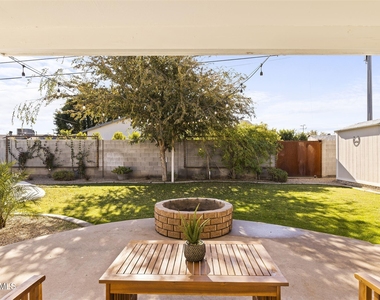 6719 E 2nd Street - Photo Thumbnail 17