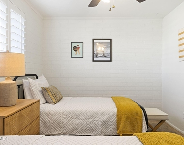 6719 E 2nd Street - Photo Thumbnail 14