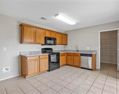 6432 Paradise Valley Road - Photo Thumbnail 10