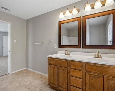 6432 Paradise Valley Road - Photo Thumbnail 17