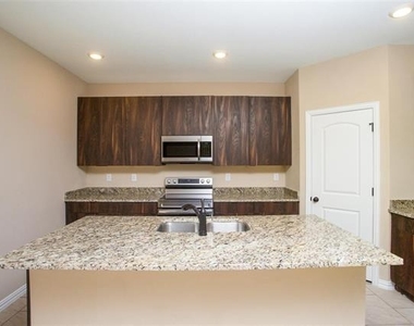 134 Canales Circle - Photo Thumbnail 8