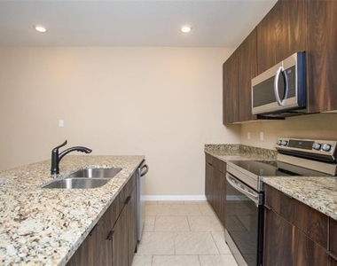 134 Canales Circle - Photo Thumbnail 10