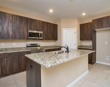 134 Canales Circle - Photo Thumbnail 6
