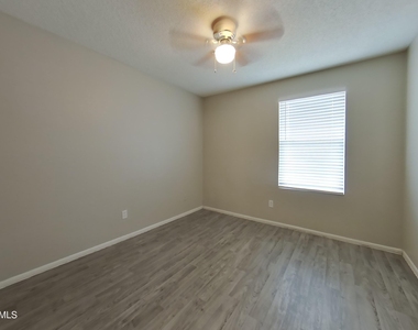 4832 N 87th Lane - Photo Thumbnail 7