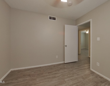 4832 N 87th Lane - Photo Thumbnail 10