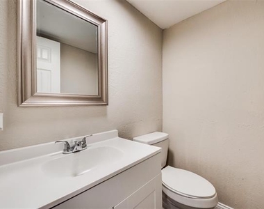 2436 Dancy Drive N - Photo Thumbnail 12