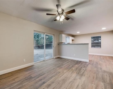 2436 Dancy Drive N - Photo Thumbnail 8