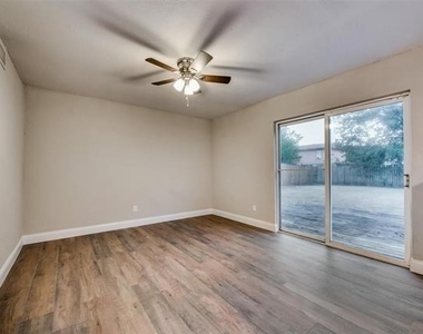 2436 Dancy Drive N - Photo Thumbnail 13