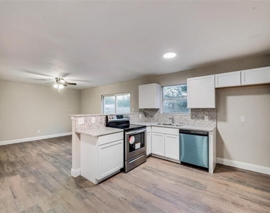 2436 Dancy Drive N - Photo Thumbnail 7