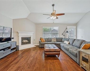 7709 Shasta Drive - Photo Thumbnail 7