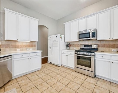 7709 Shasta Drive - Photo Thumbnail 12