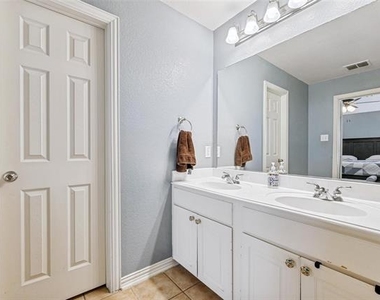 7709 Shasta Drive - Photo Thumbnail 24