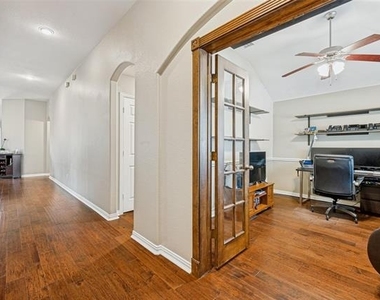 7709 Shasta Drive - Photo Thumbnail 2