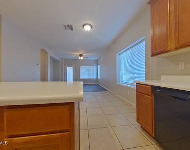 11717 W Jackson Street - Photo Thumbnail 5