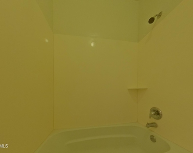11717 W Jackson Street - Photo Thumbnail 14