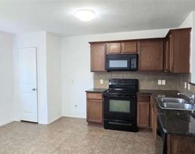 319 Elam Drive - Photo Thumbnail 3