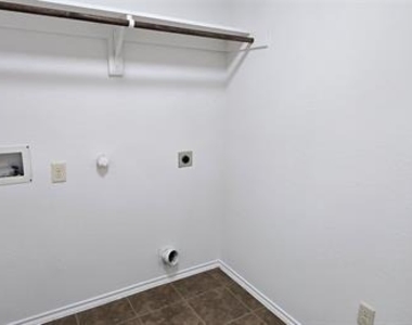 319 Elam Drive - Photo Thumbnail 10