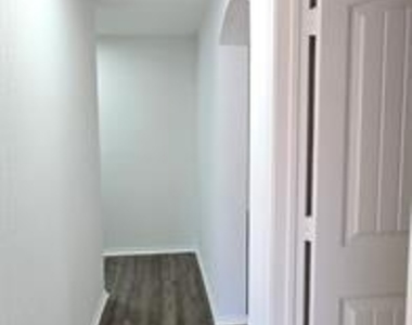 319 Elam Drive - Photo Thumbnail 6
