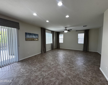 20849 W Glen Street - Photo Thumbnail 6