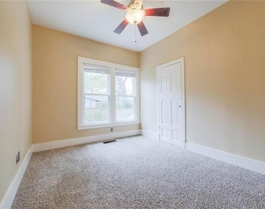 4616 Swiss Avenue - Photo Thumbnail 12