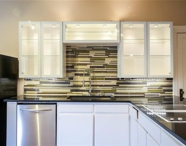 4616 Swiss Avenue - Photo Thumbnail 9