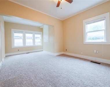 4616 Swiss Avenue - Photo Thumbnail 13