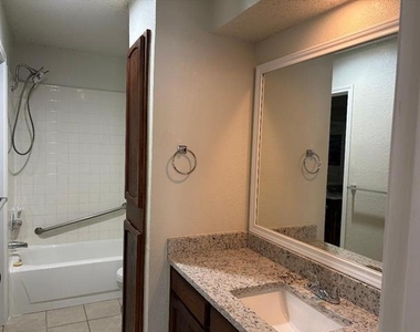 2909 Kathleen Lane - Photo Thumbnail 9