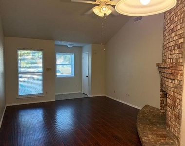2909 Kathleen Lane - Photo Thumbnail 3