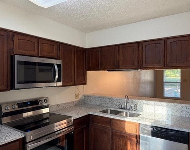 2909 Kathleen Lane - Photo Thumbnail 5