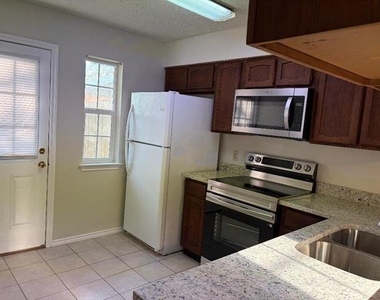 2909 Kathleen Lane - Photo Thumbnail 6