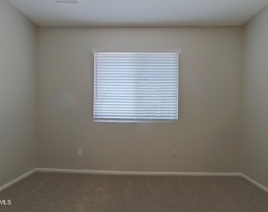 3413 E Dragoon Avenue - Photo Thumbnail 9