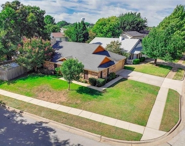 1440 Thistlewood Lane - Photo Thumbnail 2