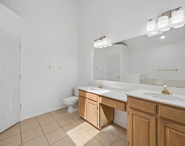 537 Raintree Circle - Photo Thumbnail 15