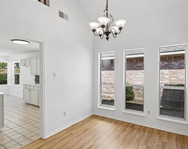 537 Raintree Circle - Photo Thumbnail 4