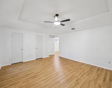 537 Raintree Circle - Photo Thumbnail 23