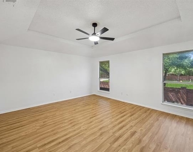 537 Raintree Circle - Photo Thumbnail 22