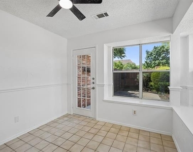 537 Raintree Circle - Photo Thumbnail 11