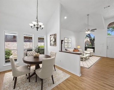 537 Raintree Circle - Photo Thumbnail 5