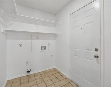 537 Raintree Circle - Photo Thumbnail 25