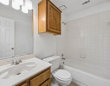 537 Raintree Circle - Photo Thumbnail 21