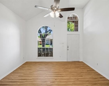 537 Raintree Circle - Photo Thumbnail 2