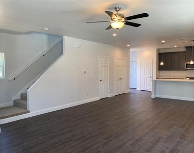 3025 Barling - Photo Thumbnail 3