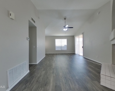 8961 W Kathleen Road - Photo Thumbnail 3