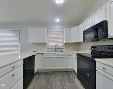 8961 W Kathleen Road - Photo Thumbnail 5