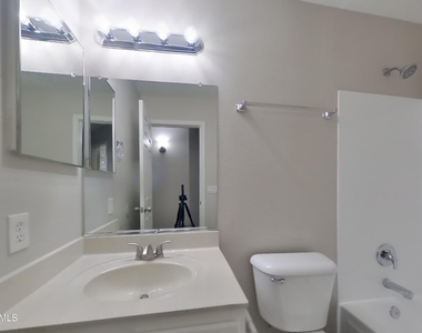 8961 W Kathleen Road - Photo Thumbnail 12