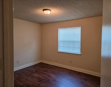 7326 Ne Loop 820 - Photo Thumbnail 7