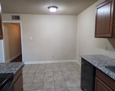 7326 Ne Loop 820 - Photo Thumbnail 2